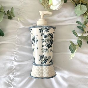 Grandmillenial Cabbage Blue Rose Liquid Soap Pump